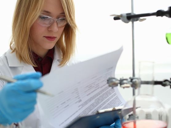 Jak skutecznie interpretować wyniki badań klinicznych w immunologii?